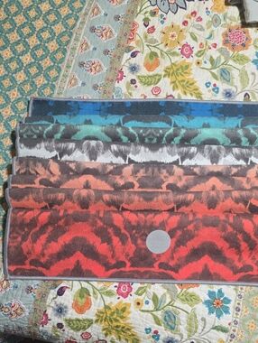 manduka Tie-Dye Yoga Matt in Blue, Teal, Red